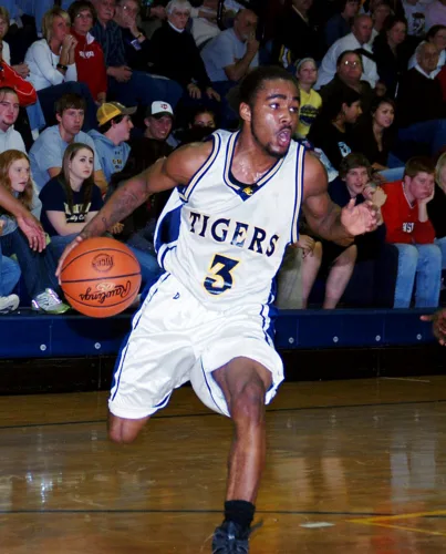 Navarre returns to MCC basketball as assistant